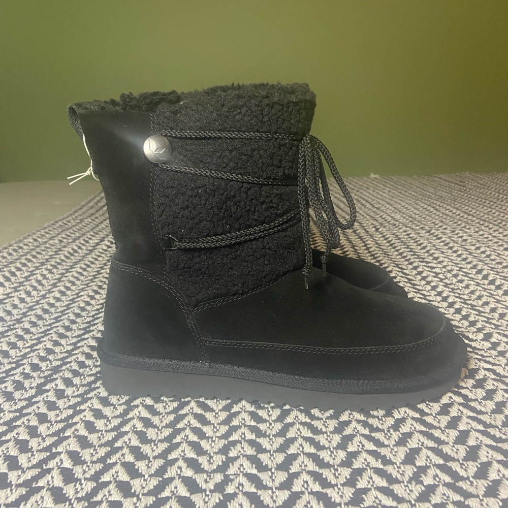 NWOT Koolaburra Plush moccasin style Black Boots Sz 9